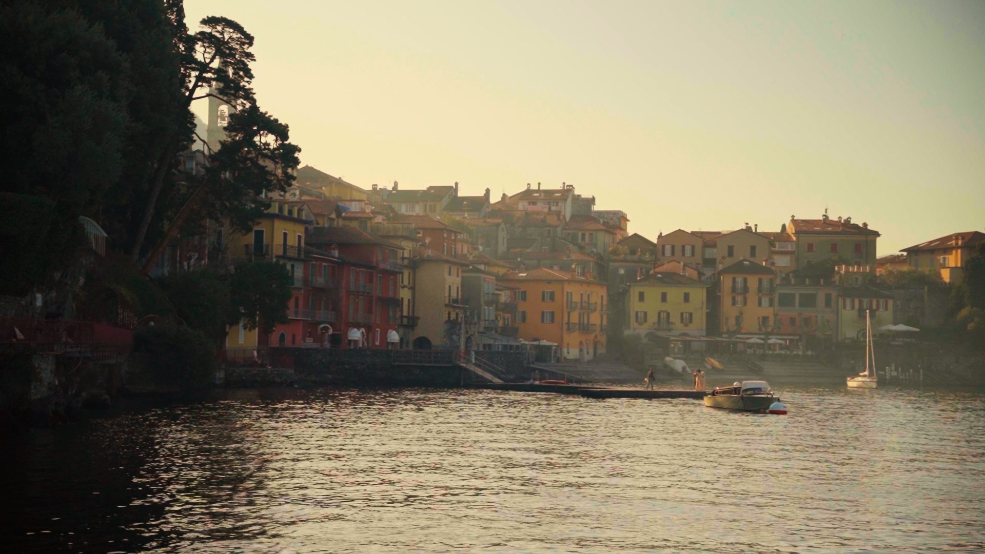 Bellagio con la luz del amanecer en el Lago di Como, Italia